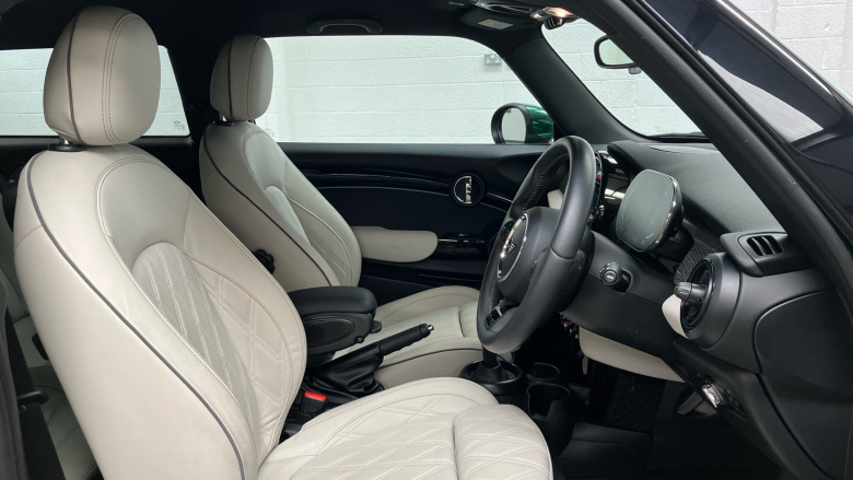 MINI Hatchback 1.5 Cooper Exclusive 3dr Auto Petrol Hatchback